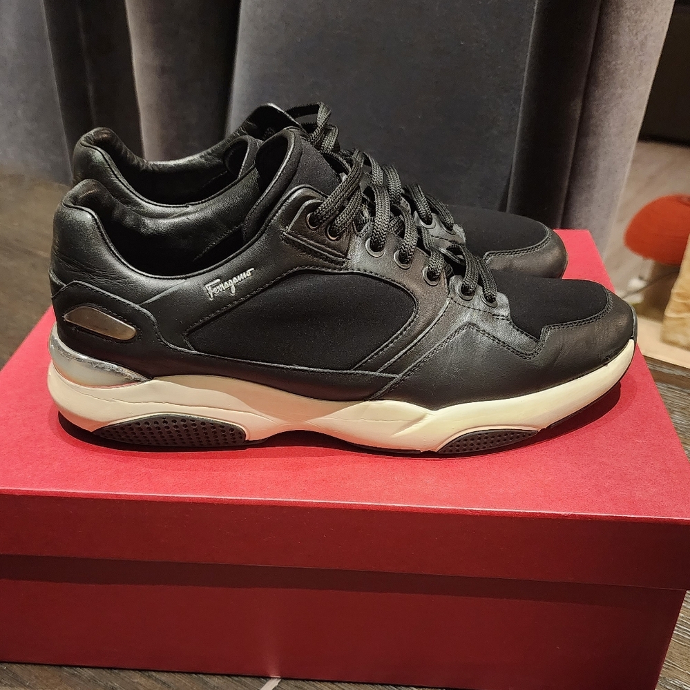 Salvatore Ferragamo

Men's Lisbona Black Leather Sneaker
